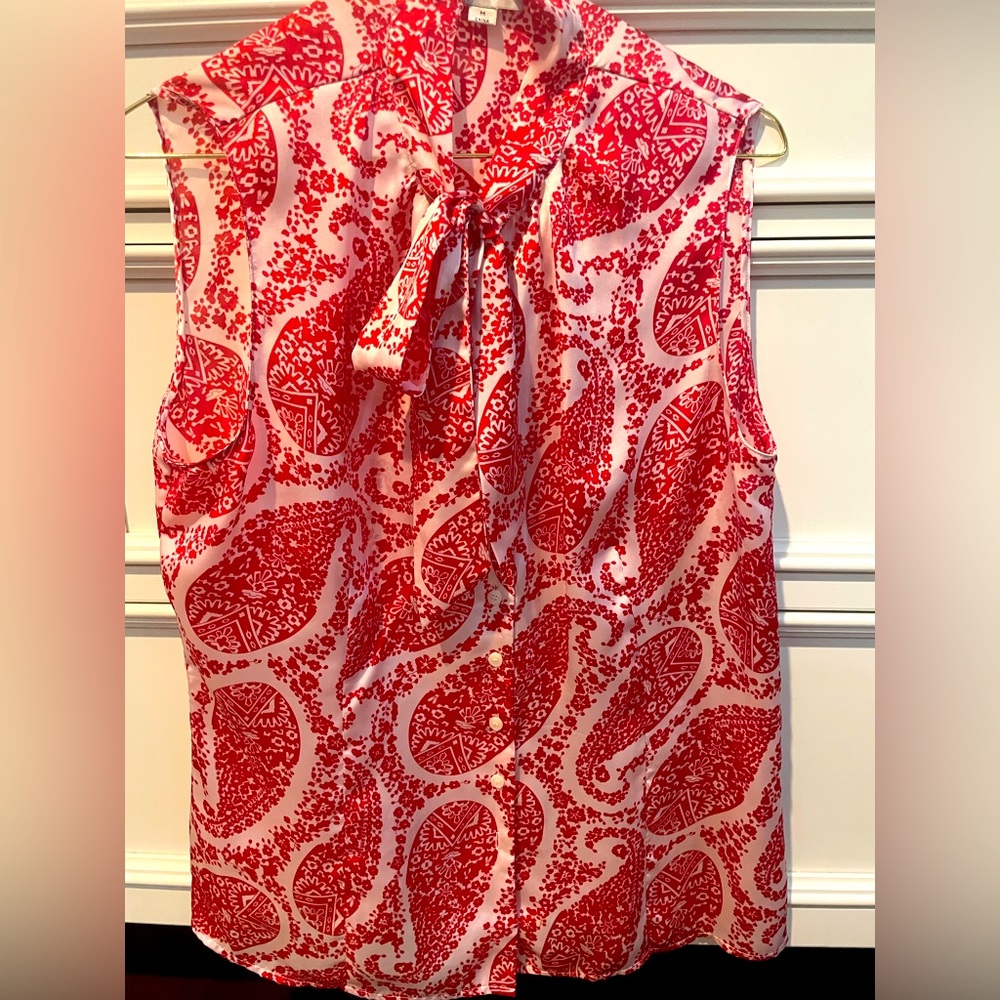 Tahari, size M, sleeveless dress blouse. Great condition. Ties at neckline.